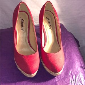 Size 8.5 red pumps